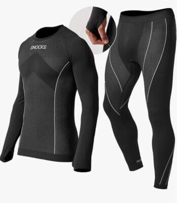 Bleib warm mit Snocks Herren Thermoset: Nahtlos, geruchsneutral, aus recyceltem Polyester, für Outdoor-Aktivitäten.