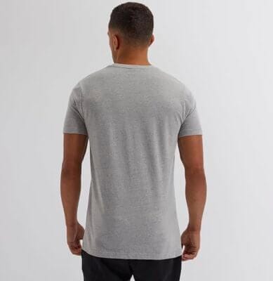 Ellesse Herren Voodoo T-Shirt: Komfort den ganzen Tag, elegantes Design, hochgeschlossener Rippkragen.