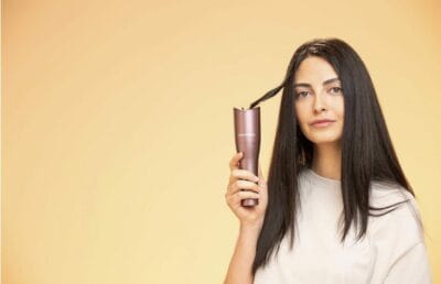 Flexibles Styling unterwegs: Grundig EasyCurl mit Keramikbeschichtung, 3 Temperaturen und präziser Timerfunktion.