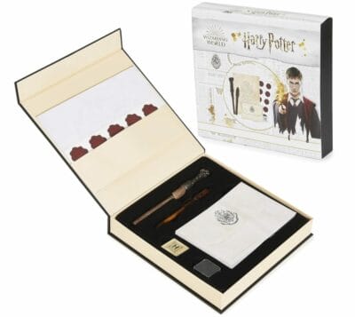 Magische Geschenkidee: Harry Potter Briefpapier-Set für kreative Fans und zauberhafte Nachrichten.
