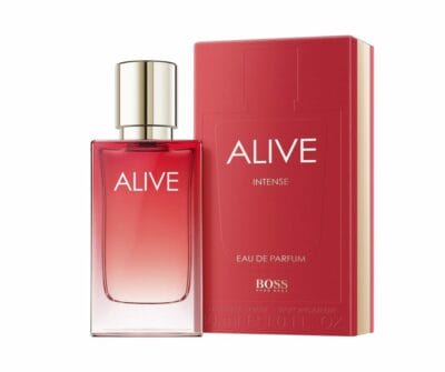 Erlebe BOSS ALIVE Intense von HUGO BOSS: intensiver Duft mit Bernsteinholz in Reisegröße.

