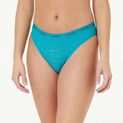 Das Calvin Klein Damen 3er Pack Brazilian Slips bietet ein angenehmes Tragegefühl und eine schmeichelhafte Passform für den Alltag.