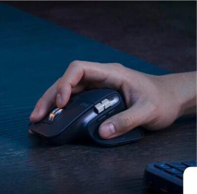 Erleben Sie präzises Tippen und schnelles Scrollen mit der Logitech MX Keys S Combo.