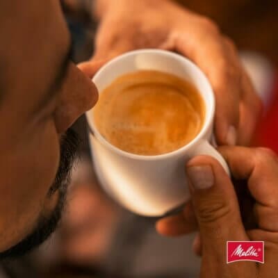 Das Kaffeepulver bietet ein vollmundiges Geschmackserlebnis und wird in Deutschland schonend geröstet.
