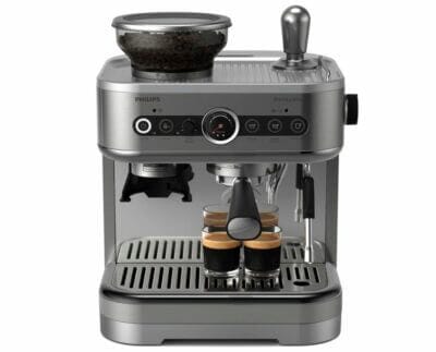 Philips Barista Brew bietet ein nahtloses Espresso-Erlebnis mit großem Bohnenbehälter und fortgeschrittener Milchschaumtechnik für professionelle Lattes und Cappuccinos.