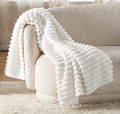 Kuscheldecke flauschig weiß