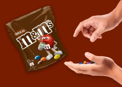 Ideal als Snack, für Desserts oder zum Backen – Schokolade mit einem extra knusprigen Biss.