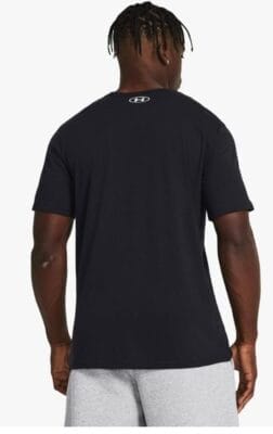 Under Armour T-Shirt Tragebild. Rückenansicht