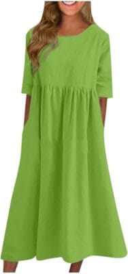 Luftiges Sommerkleid in A-Linie mit Ärmeln und praktischen Taschen.
