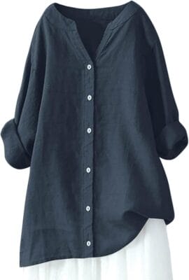 Luftige Longbluse mit V-Ausschnitt und lockerer Passform für einen entspannten Look.
