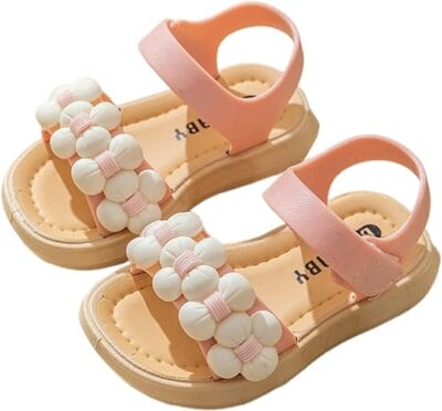 Leichte Sommerschuhe mit weicher, rutschfester Sohle für Kinderfüße.
