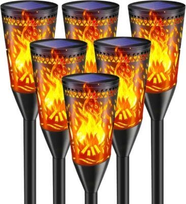 Sechs Solarlampen für den Garten mit realistischem Flammeneffekt für stimmungsvolle Gartenbeleuchtung.