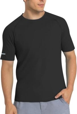 Leichtes Herren-Funktionsshirt mit UV-Schutz, ideal für Outdoor-Sportarten.
