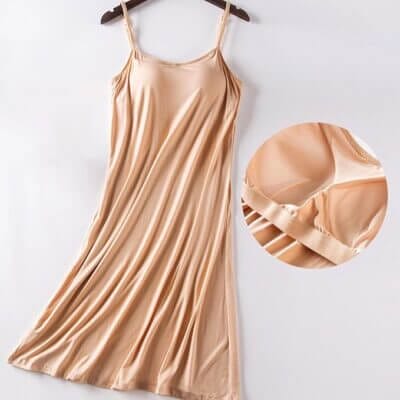 Das Schlafkleid mit integriertem BH für Damen kombiniert sanften Halt und weichen Tragekomfort in einem.