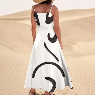 Leichtes Maxikleid mit A-Linie und Spaghettiträgern.
