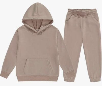 Set aus Kapuzenpullover und Jogginghose
