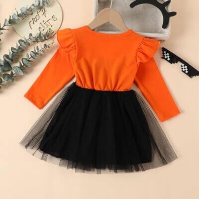 Halloweenkleid für Mädchen mit auffälligen Farben und verspielten Details.
