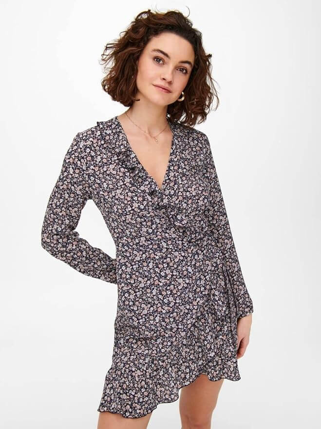 Schnapper schnell sein: ONLY Onlcarly L/S Wrap Short  Kleid in Größe 42 – 76% Rabatt