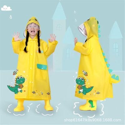 Wasserabweisender Kinderponcho mit großzügigem Schnitt für trockene Abenteuer im Freien.