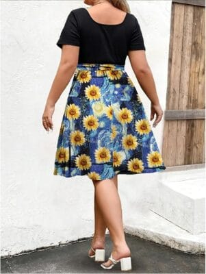 Das Sommerkleid für Damen in große Größen bietet dir einen luftigen Schnitt und eine schmeichelnde Silhouette.