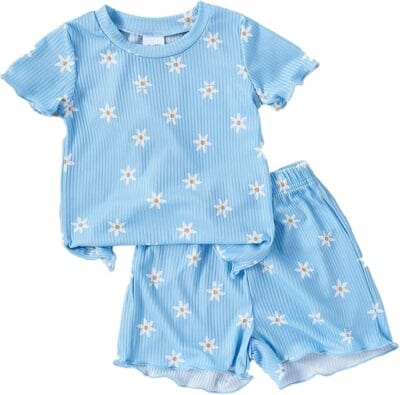 Weiches Baby-Set bestehend aus zwei Teilen – ideal zum Spielen und Entspannen.
