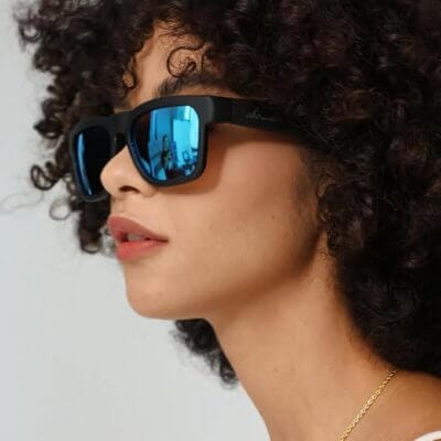 Audio Sonnenbrille mit integrierten Lautsprechern und Bluetooth 5.2 für kabellosen Musikgenuss.