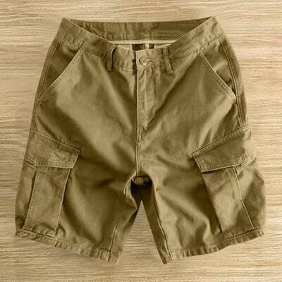 Robuste Shorts mit funktionalem Design und praktischen Taschen.
