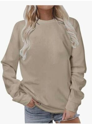 Schlichter Pullover mit Rundhalsausschnitt aus weichem, anschmiegsamem Material.