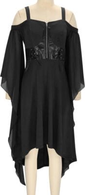 Weiches, fließendes Kleid mit weit geschnittenen Fledermausärmeln.