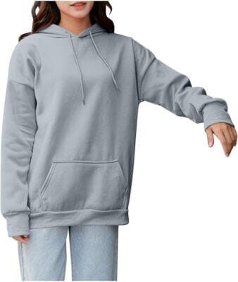Weit geschnittener Hoodie mit Kapuze und großer Fronttasche.