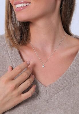 Feine Elli Damen Halskette mit funkelndem Kristall-Anhänger für besondere Akzente.