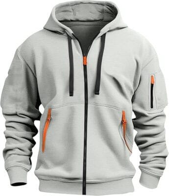 Warme Jacke mit Kapuze, Reißverschluss und angenehmem Tragegefühl.