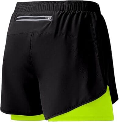 Atmungsaktive Shorts mit Innenslip und elastischem Bund für aktives Training.