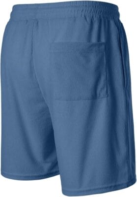 Leichte Shorts mit elastischem Bund und atmungsaktivem Stoff – perfekt für sportliche Aktivitäten.

