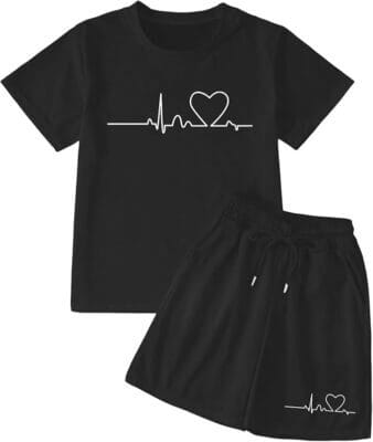 Bestehend aus Oberteil und Hose – ideal für Kindergarten und Freizeit.