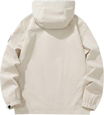 Leichte Regenjacke mit Kapuze und wasserdichtem Material.