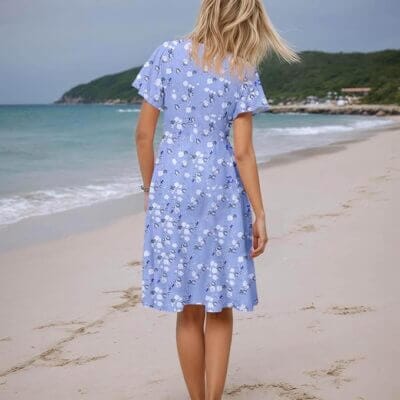 Leichtes Damenkleid aus atmungsaktivem Stoff – ideal für warme Sommertage.
