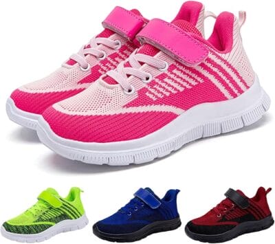 Leichte Sportschuhe für Kinder mit griffiger Laufsohle und atmungsaktivem Obermaterial.