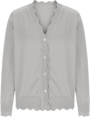 Strickjacke mit dekorativem Wellensaum und weichem Material.