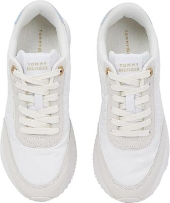 Leichte Sneaker mit markantem Logo und rutschfester Sohle.