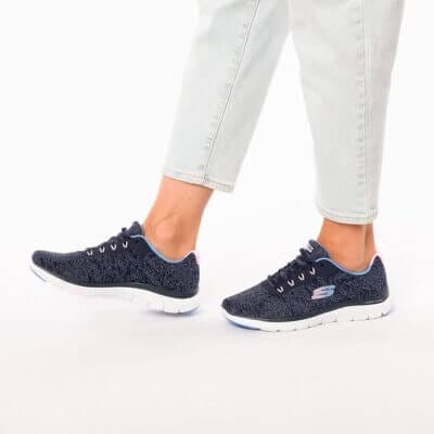 Leichte Skechers Sneaker in Größe 35 mit atmungsaktivem Obermaterial und sicherem Halt.